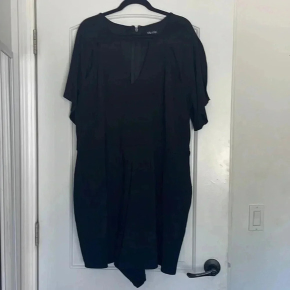 City Chic Black Romper Keyhole Pockets Sz XL - Picture 1 of 8